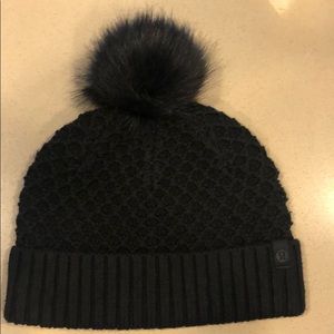Lululemon black beanie
